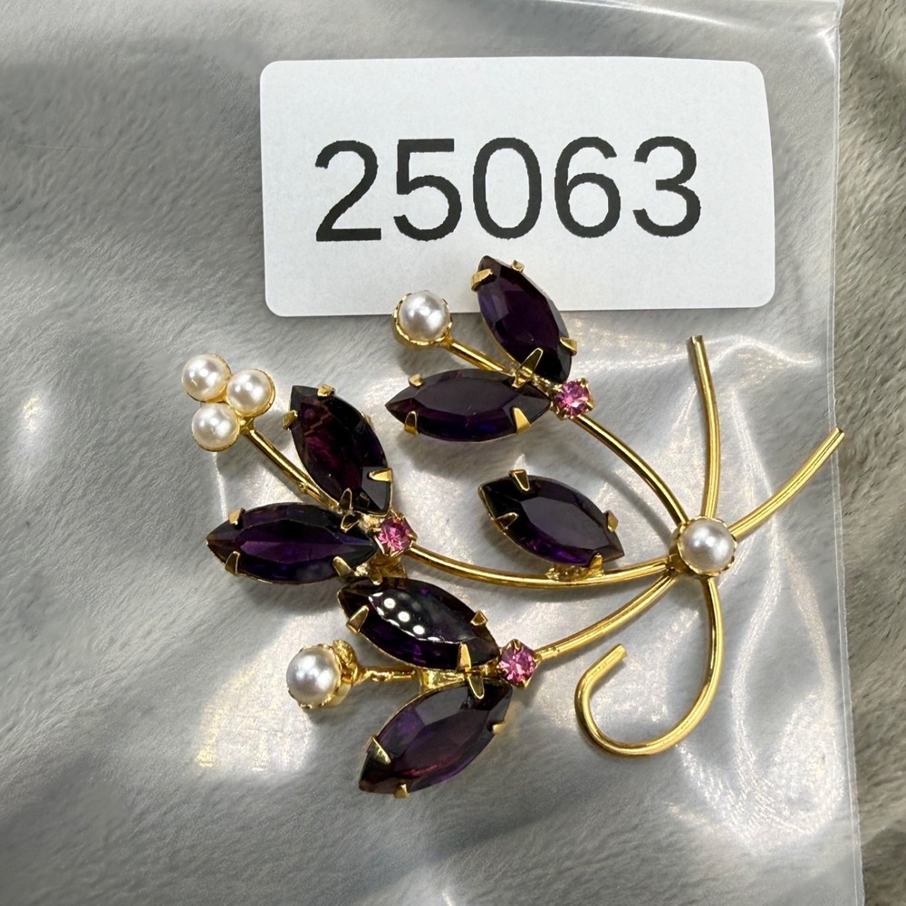Vintage Brooch Gold Tone Purple Rhinestone Flower Faux Pearl Open Back - Picture 6 of 6